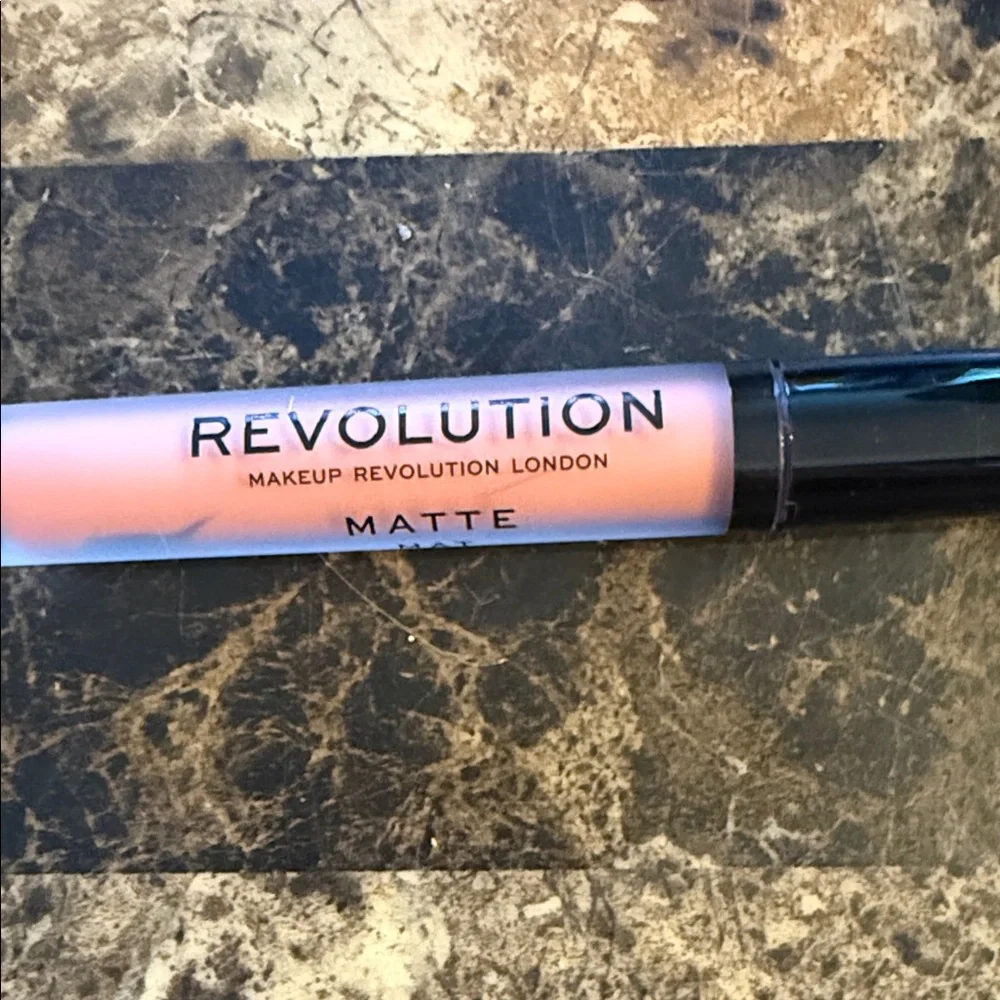 Makeup Revolution Matte Lipstick - Knockout 103
